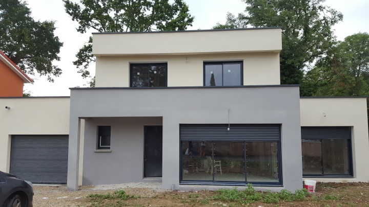 Maison contemporaine toiture-terrasse dessinée par DessineNousUneMaison.com en Rhône-Alpes