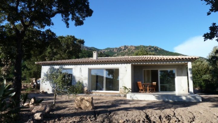 Maison de plain-pied dessinée par DessineNousUneMaison.com en Corse